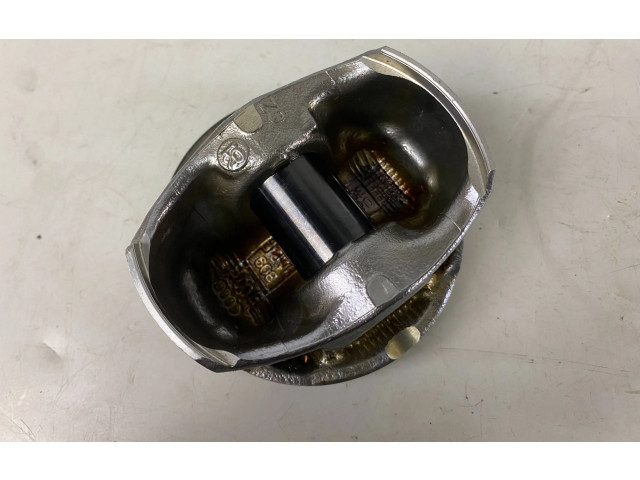  Поршень DNUE 06KBG, 82.435  Audi A3 S3 8V  