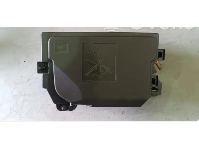 Блок предохранителей 284B0708R   Renault Clio II    