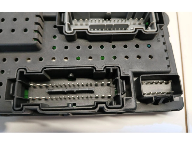 Блок предохранителей 30728512, 00006166384 Volvo S60