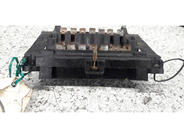 Ящик предохранителей (комплект)       Mercedes-Benz 200 300 W123