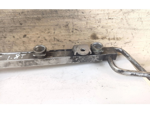 Vstřikovací lišta 06A133681 Audi TT Mk1