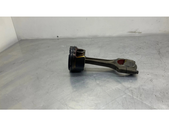 Píst 9468869, 8623418 BMW 5 G30 G31 pro benzínový motor 2.0