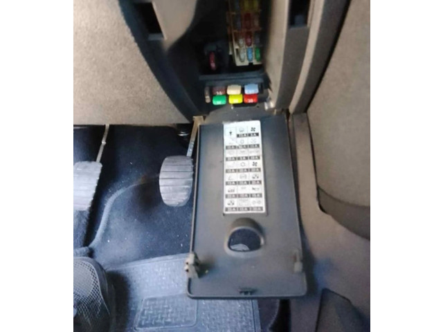 Блок предохранителей Renault Clio III