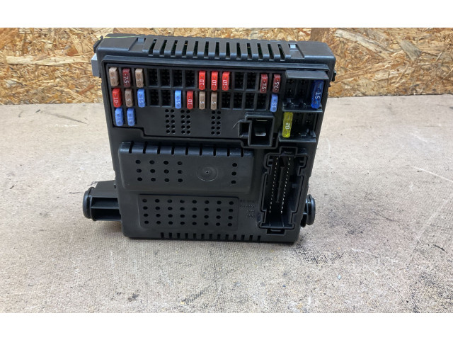 Блок предохранителей 30786475, 28062212   Volvo V70    