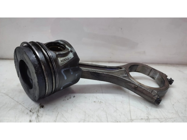  Поршень с шатуном    Land Rover Discovery 3 - LR3 для дизельного двигателя 2.7