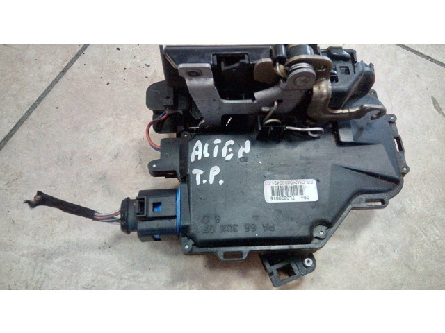 Замок багажника 7L0839016D    Volkswagen Golf V 2003-2009 года