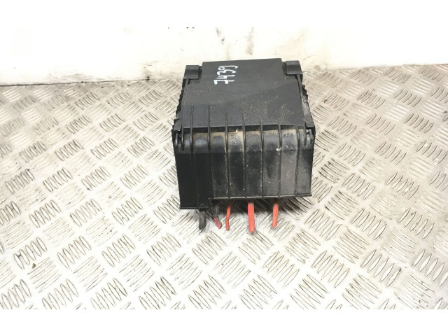 Блок предохранителей 1K0937125, 017183071   Volkswagen Jetta V    