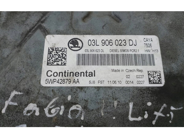 Блок управления двигателем ECU Skoda Fabia Mk2 (5J)