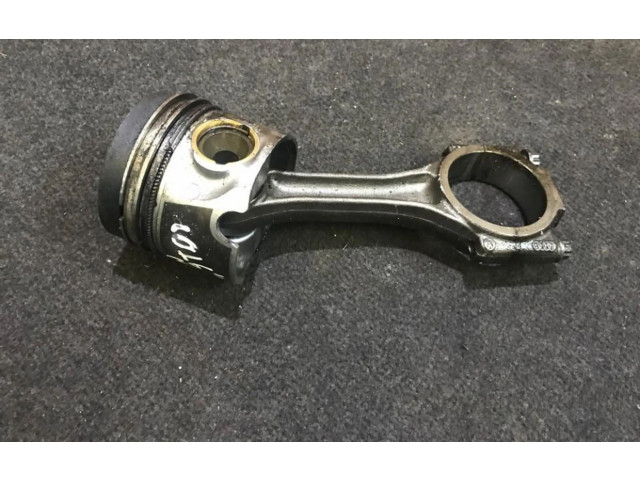 Píst Volkswagen PASSAT B5.5