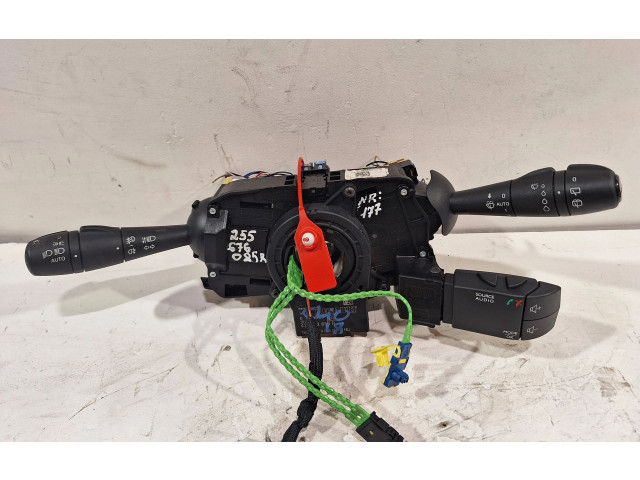 Ручка стеклоочистителей 255676085R   Renault Captur