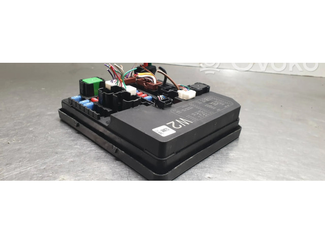 Pojistková skříňka 284B73NL1A, 521773F04 Nissan NV200 2010