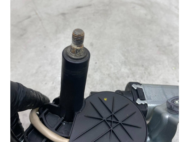 Моторчик заднего дворника 8638163    Volvo XC90