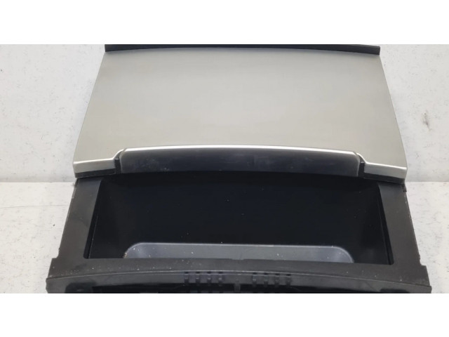 Передняя пепельница