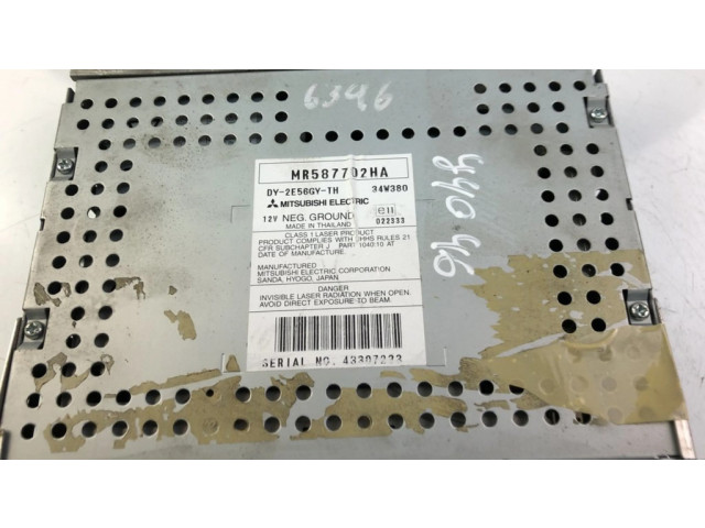 Радио/ проигрыватель CD/DVD / навигация