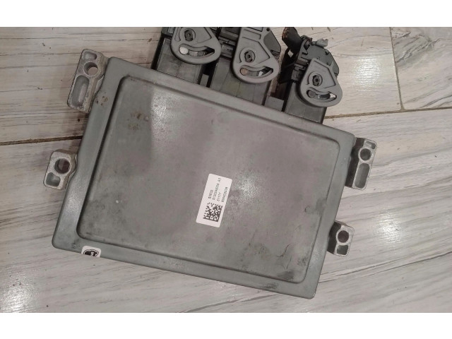 Блок управления двигателем Блок управления S120202116A Renault Clio III