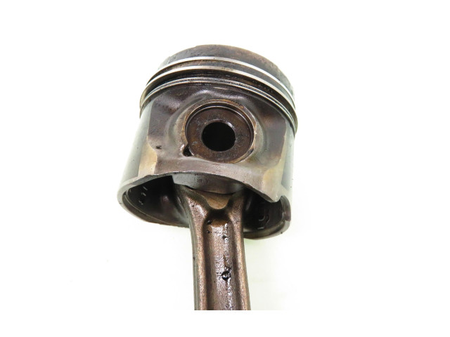 Поршень с шатуном D 5244 T2 Volvo S60