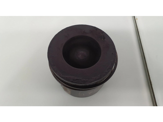 Píst 11257812585 BMW 5 F10 F11 pro naftový motor 3.0 N57D30A 530XD