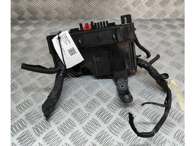 Блок предохранителей 32331868, 8891995098 Volvo XC40