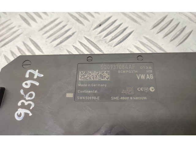 Блок комфорта 5Q0937084AF Skoda Octavia Mk3 (5E)