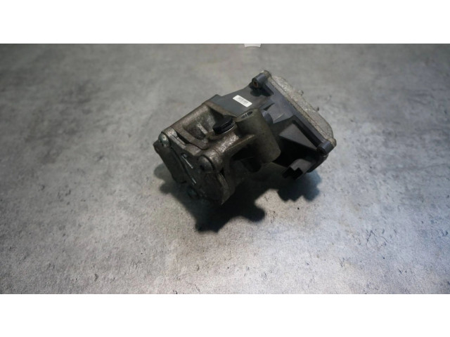 Масляный насос D5204T2 31325357AA Volvo S60