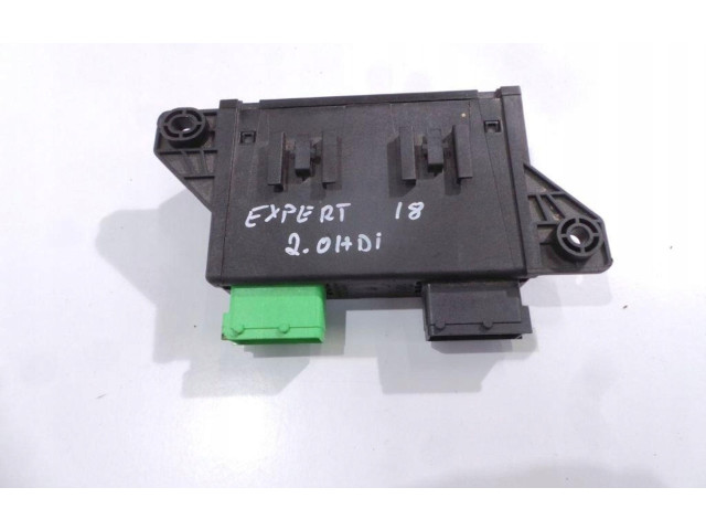 Блок управления 9807499880   Peugeot Expert