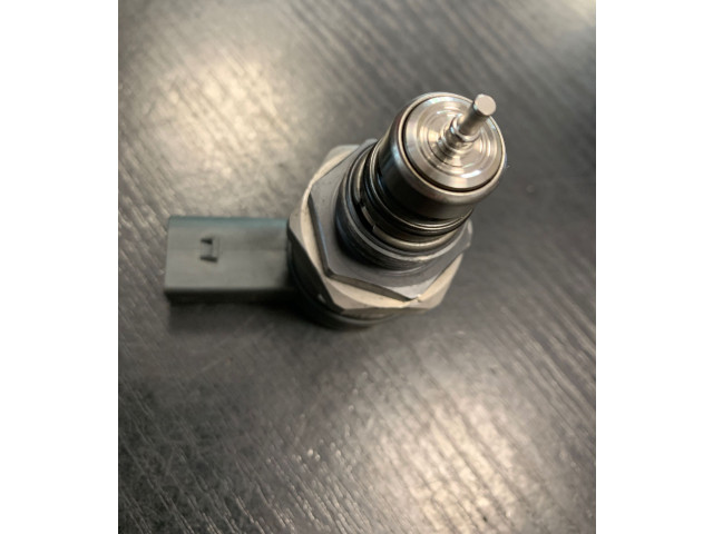 Топливная рампа 0281002949   BMW 3 E90 E91  