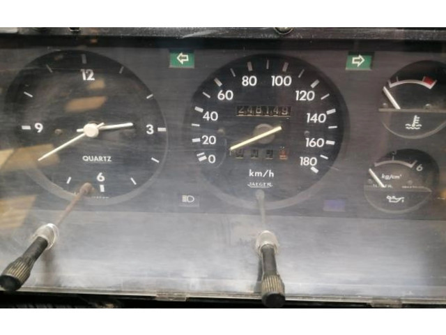 Přístrojová deska Nissan Patrol Y60 194145.08