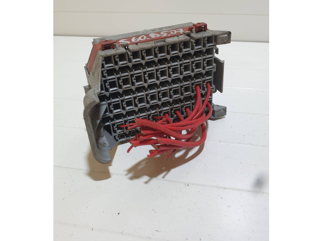 Блок предохранителей 9162439 Volvo S60