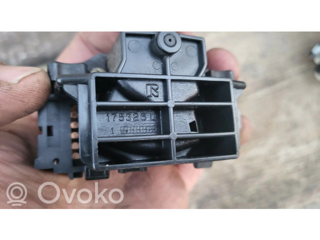 Ручка стеклоочистителей