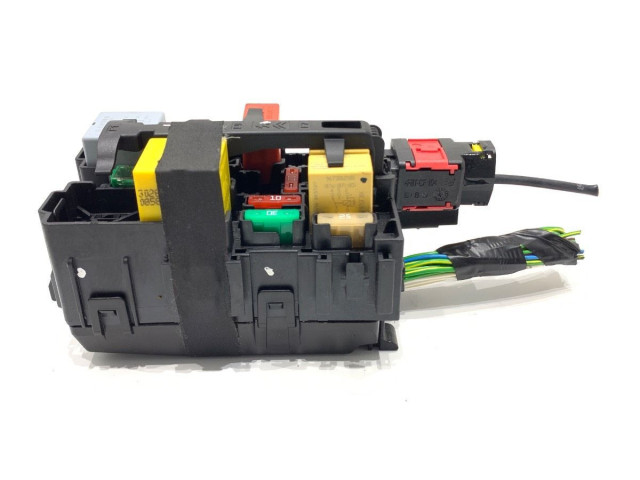 Блок предохранителей     Peugeot 2008 I    