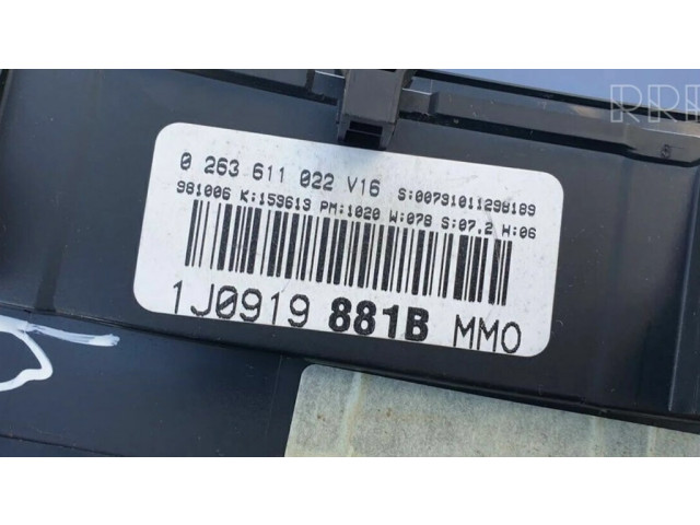 Přístrojová deska Volkswagen Golf IV 2000 1J0919881B