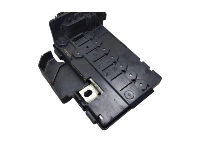 Блок предохранителей 6R0937550A Skoda Rapid (NH)