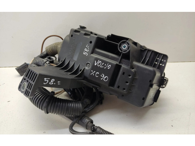 Блок предохранителей  30728132, 30728133   Volvo XC90    