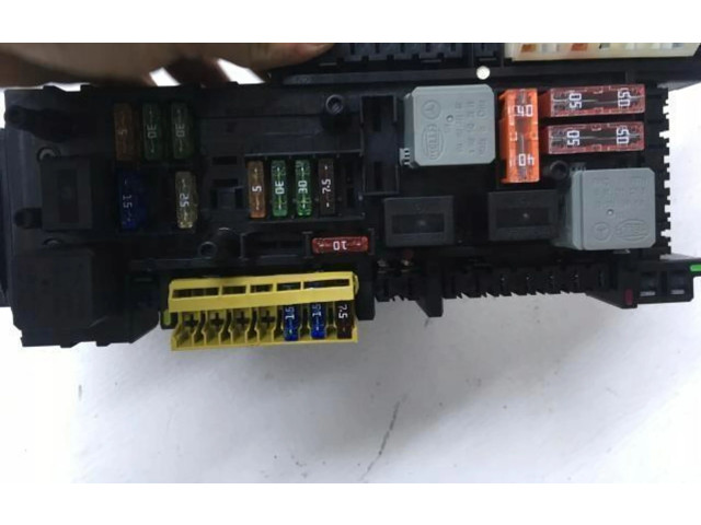 Pojistková skříňka Řídící jednotka BSM 2049060805 Meredes-Benz C W204 2011