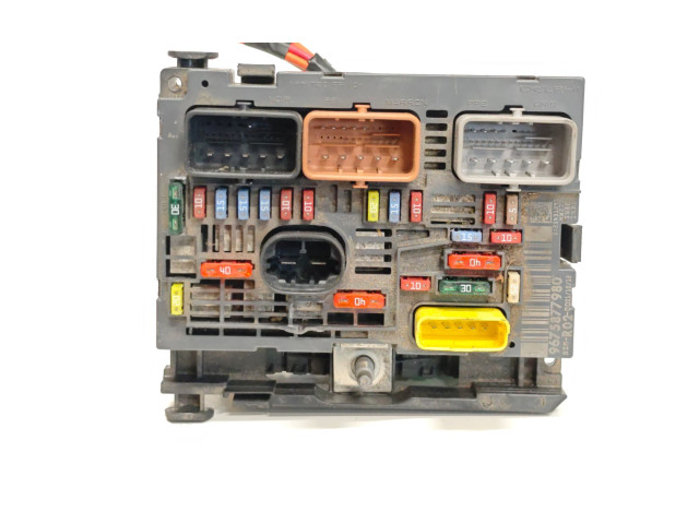   Pojistková skříňka 9675877980   Peugeot 5008 2013