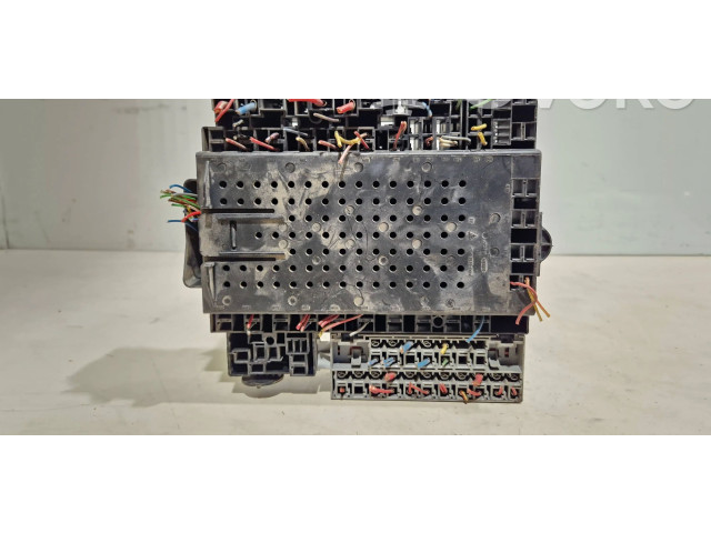 Блок предохранителей  9401802   Volvo V70    