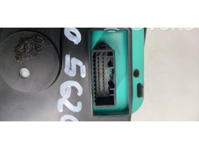 Панель приборов 8200752820 Dacia Logan I