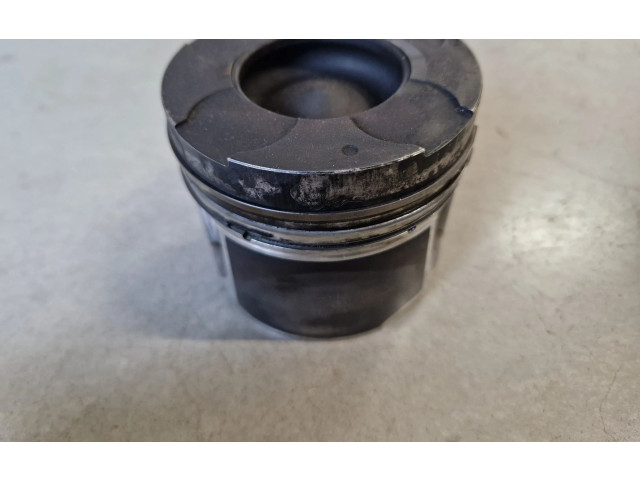 Поршень с шатуном Mitsubishi L200