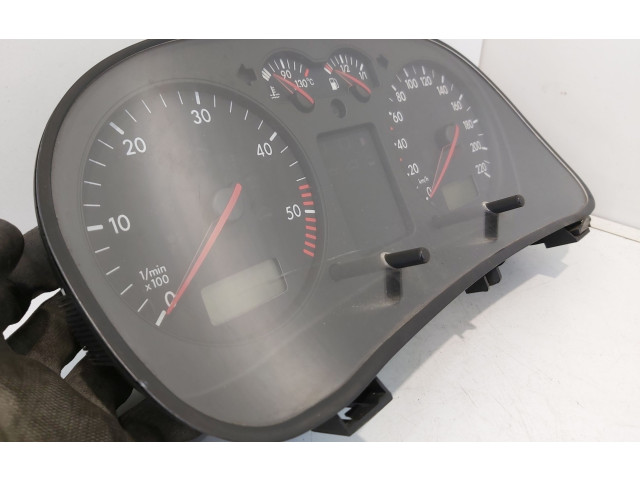 Přístrojová deska  Volkswagen Golf IV 2000 1035100002  