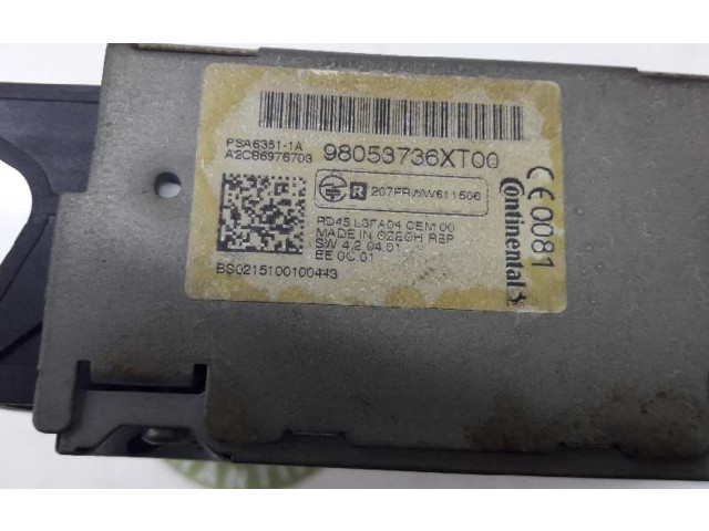 Радио/ проигрыватель CD/DVD / навигация