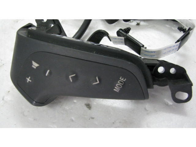 Кнопки рулевого колеса