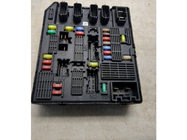 Блок предохранителей 284B67924R, 0331131300138 Renault Clio IV