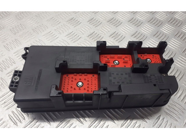 Pojistková skříňka 13205802 Opel Vectra C 2005