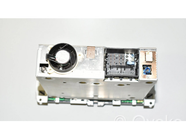 Радио/ проигрыватель CD/DVD / навигация