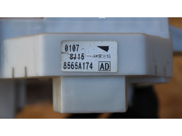 Блок предохранителей 8565A174 Mitsubishi Colt