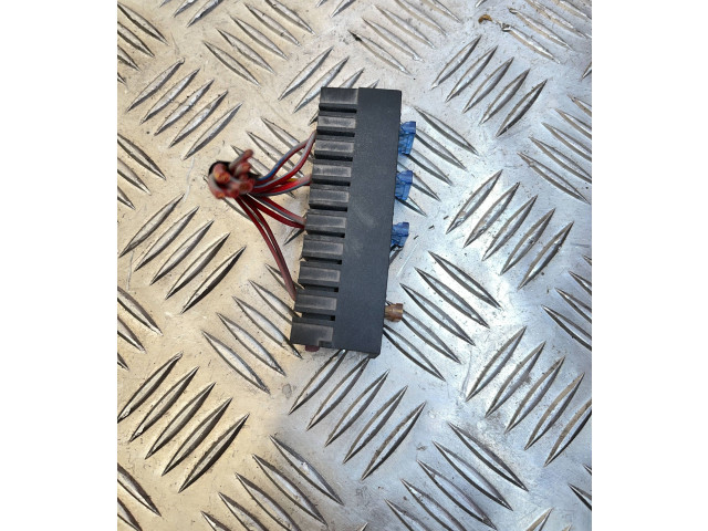 Блок предохранителей  4D0937501   Audi A6 S6 C6 4F    