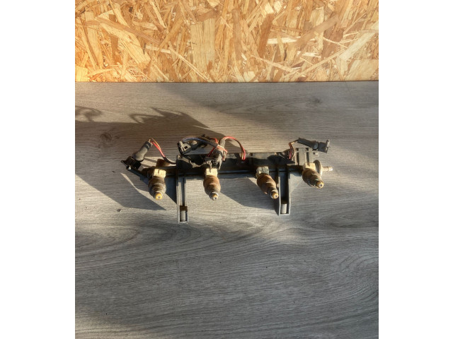 Топливная рампа 030133321E   Volkswagen Golf II  