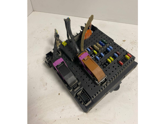 Блок предохранителей 30728512, 05W221   Volvo S80    