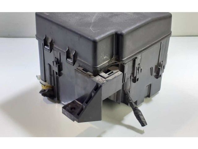 Блок предохранителей    Mitsubishi L300, Cosmos    