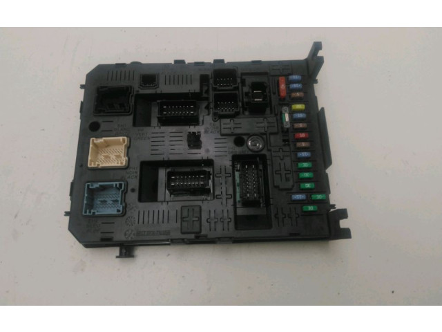 Блок предохранителей 9807028580   Peugeot 5008    